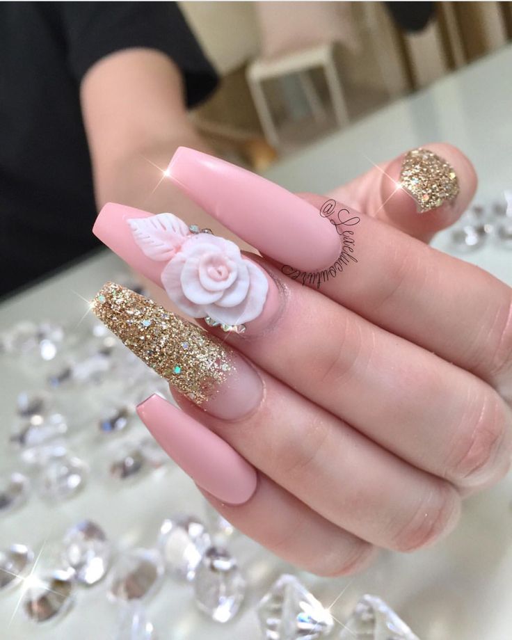 maquillaje-de-unas-acri­licas-con-disenos-3d-5