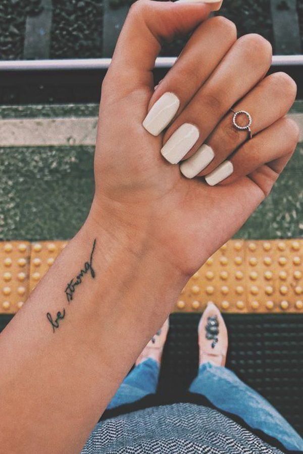 tatuajes-pequenos-para-mujer-y-en-diseno-de-unas-7