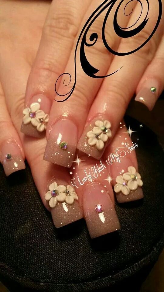 unas-acrilicas-con-diseno-de-flores-brillosas-5