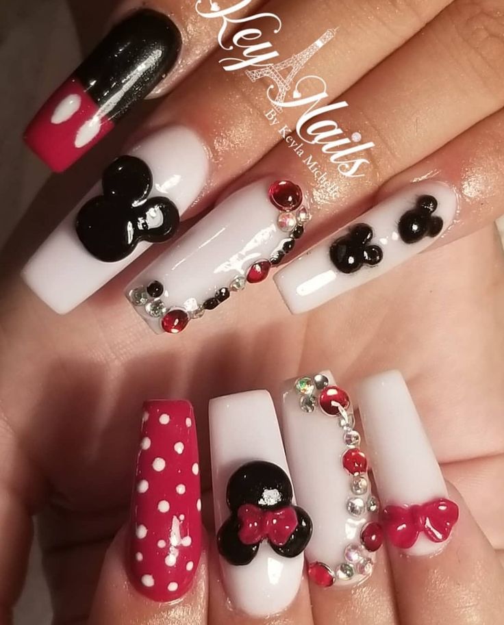unas-acrilicas-de-disenos-de-mickey-y-minnie-5