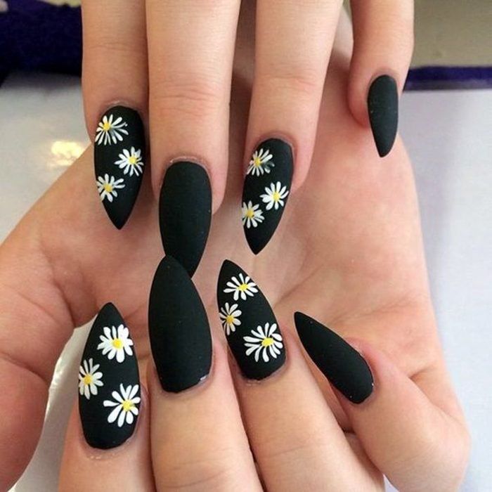 unas-acrilicas-en-mate-con-diseno-de-flores-3