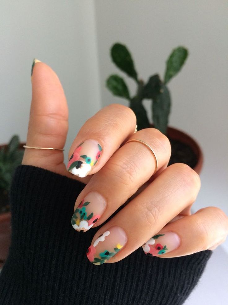 unas-acrilicas-en-mate-con-diseno-de-flores-7