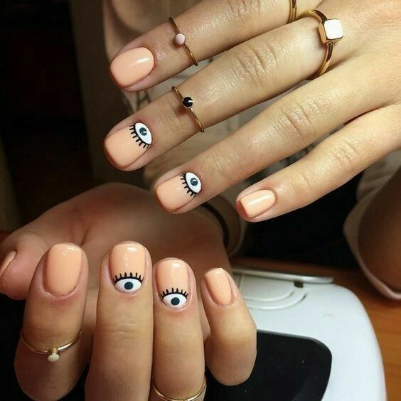 unas-blancas-con-diseno-de-ojo-tumbrl-5