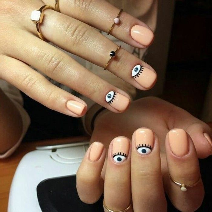 unas-blancas-con-diseno-de-ojo-tumbrl-6