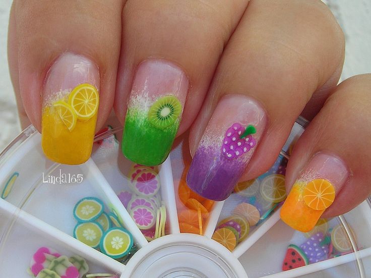 unas-con-diseno-de-frutas-de-navidad-7