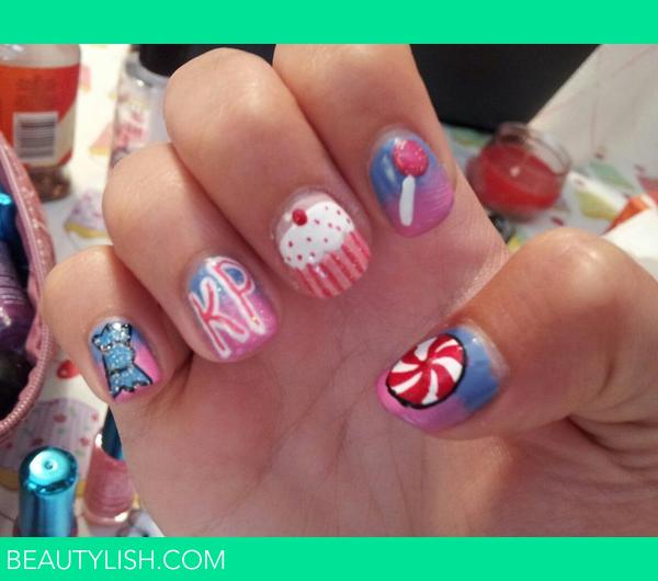 unas-con-diseno-de-katy-perry-4