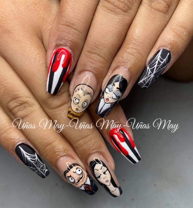 unas-con-diseno-de-la-familia-addams-1