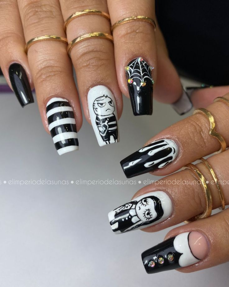 unas-con-diseno-de-la-familia-addams-2