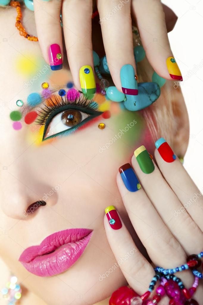 unas-con-diseno-de-make-up-4
