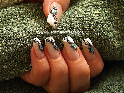 unas-con-diseno-de-pavorreal-3