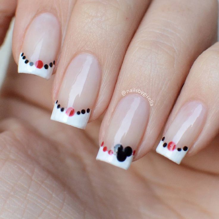 unas-con-frensh-y-diseno-de-mickey-1