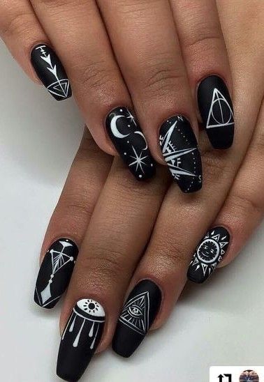 unas-de-acrilico-blancas-con-negro-diseno-los-angeles-5