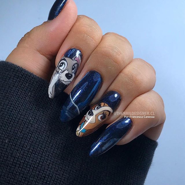 unas-de-acri­lico-con-diseno-a-mano-alzada-7