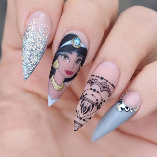 unas-de-acri­lico-disenos-de-disney-princesas-1