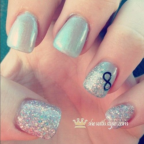 unas-de-gel-con-diseno-del-signo-infinito-1