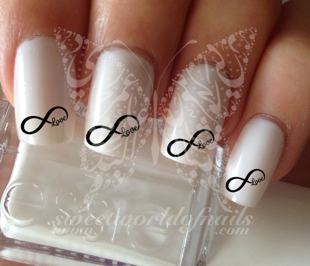 unas-de-gel-con-diseno-del-signo-infinito-3