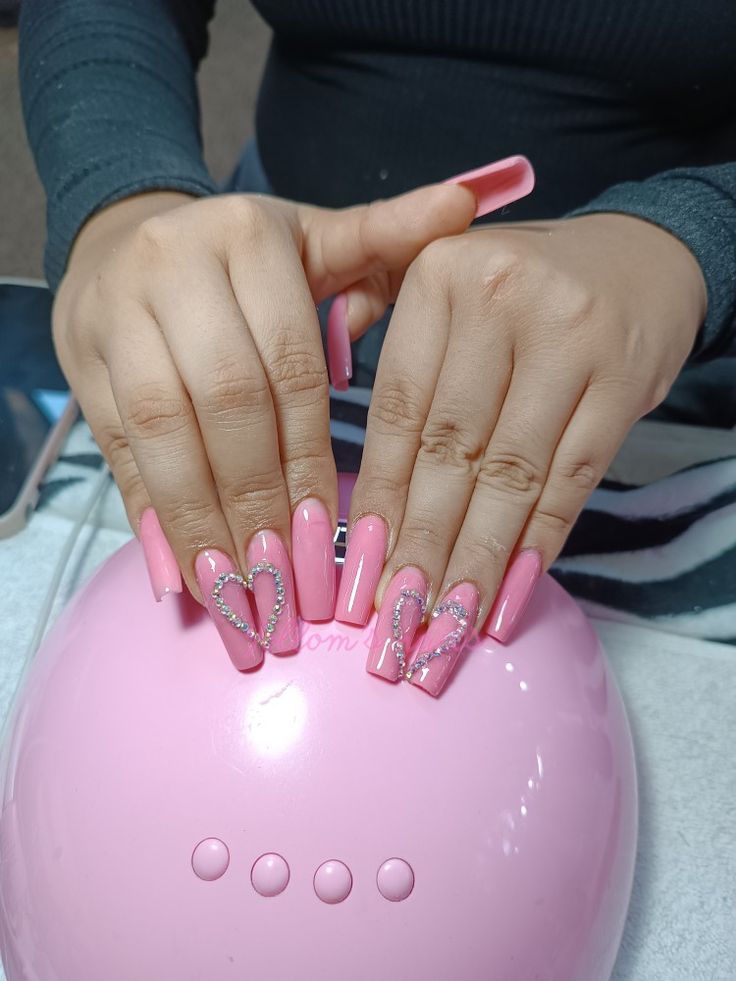unas-de-gel-mate-rosa-diseno-de-lentes-6
