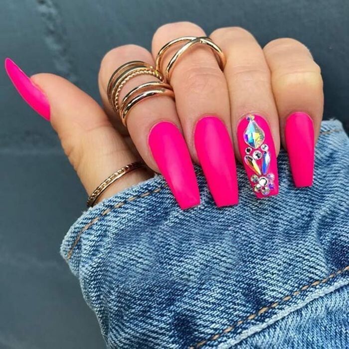 unas-de-gel-rosa-fucsia-diseno-1