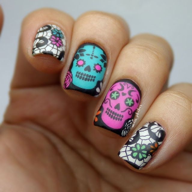 unas-diseno-de-rostros-frida-4