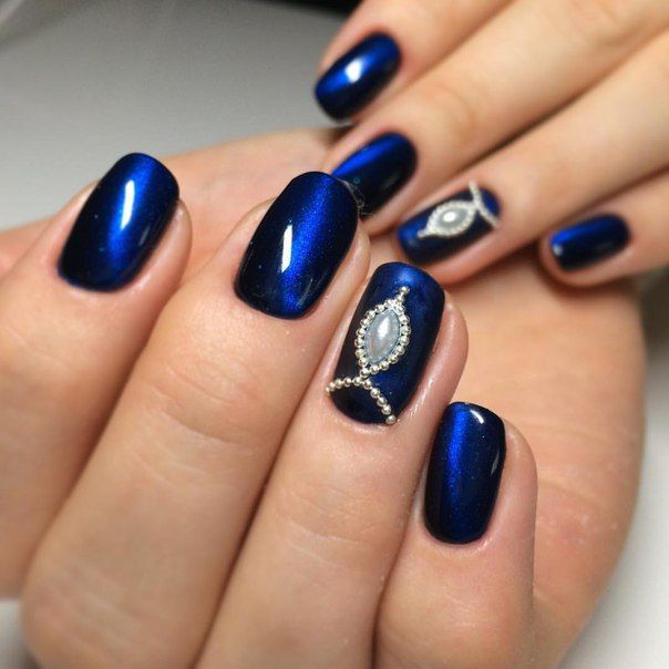 unas-disenos-ojo-de-gato-azul-4