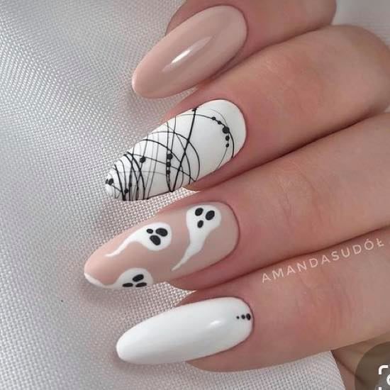 unas-en-forma-de-almendra-diseno-de-calaveras-2