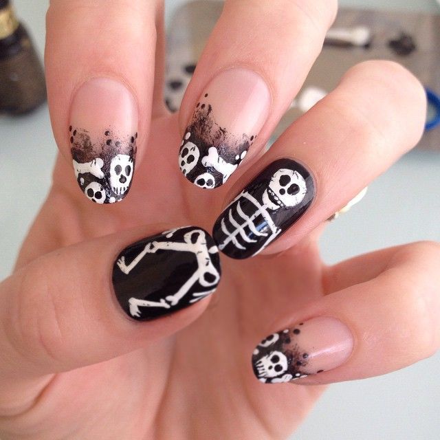 unas-en-forma-de-almendra-diseno-de-calaveras-3
