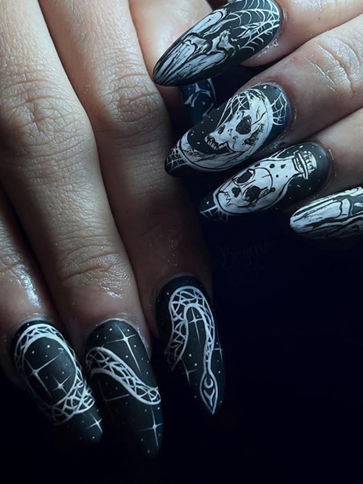 unas-en-forma-de-almendra-diseno-de-calaveras-5