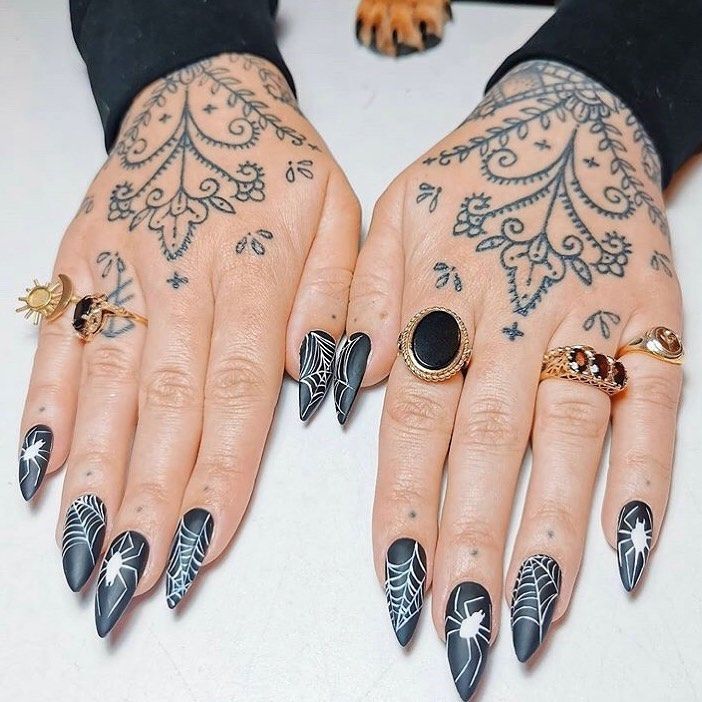unas-gelish-disenos-de-aranas-6