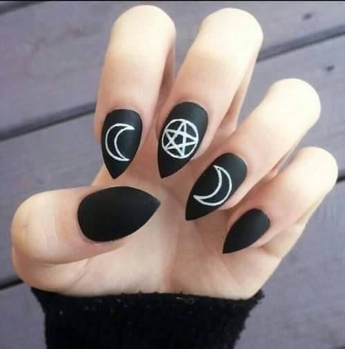unas-negras-con-diseno-de-ojo-tumbrl-1