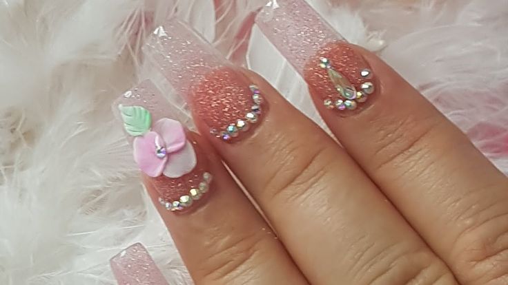unas-postizas-con-diseno-de-rosas-2