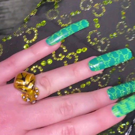 unas-postizas-de-billie-eilish-3-tipos-de-diseno-4