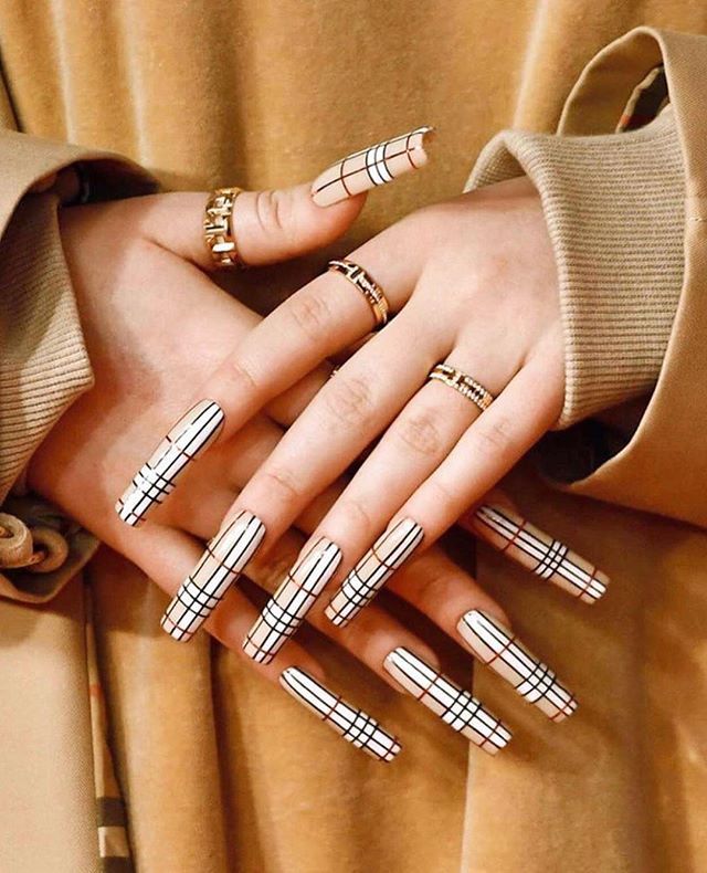 unas-postizas-de-billie-eilish-3-tipos-de-diseno-5